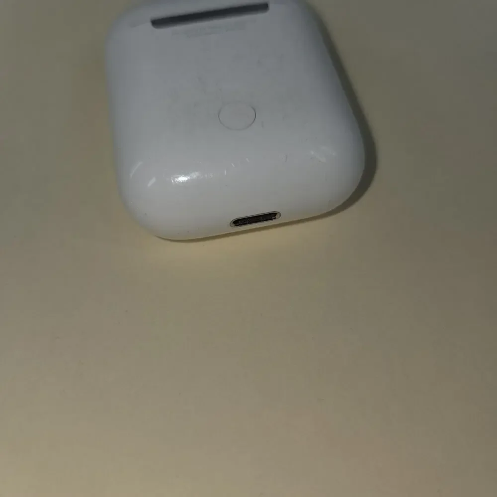 PARTS ONLY Apple AirPods 2nd Generation Wireless Charging Case ONLY Music Listen